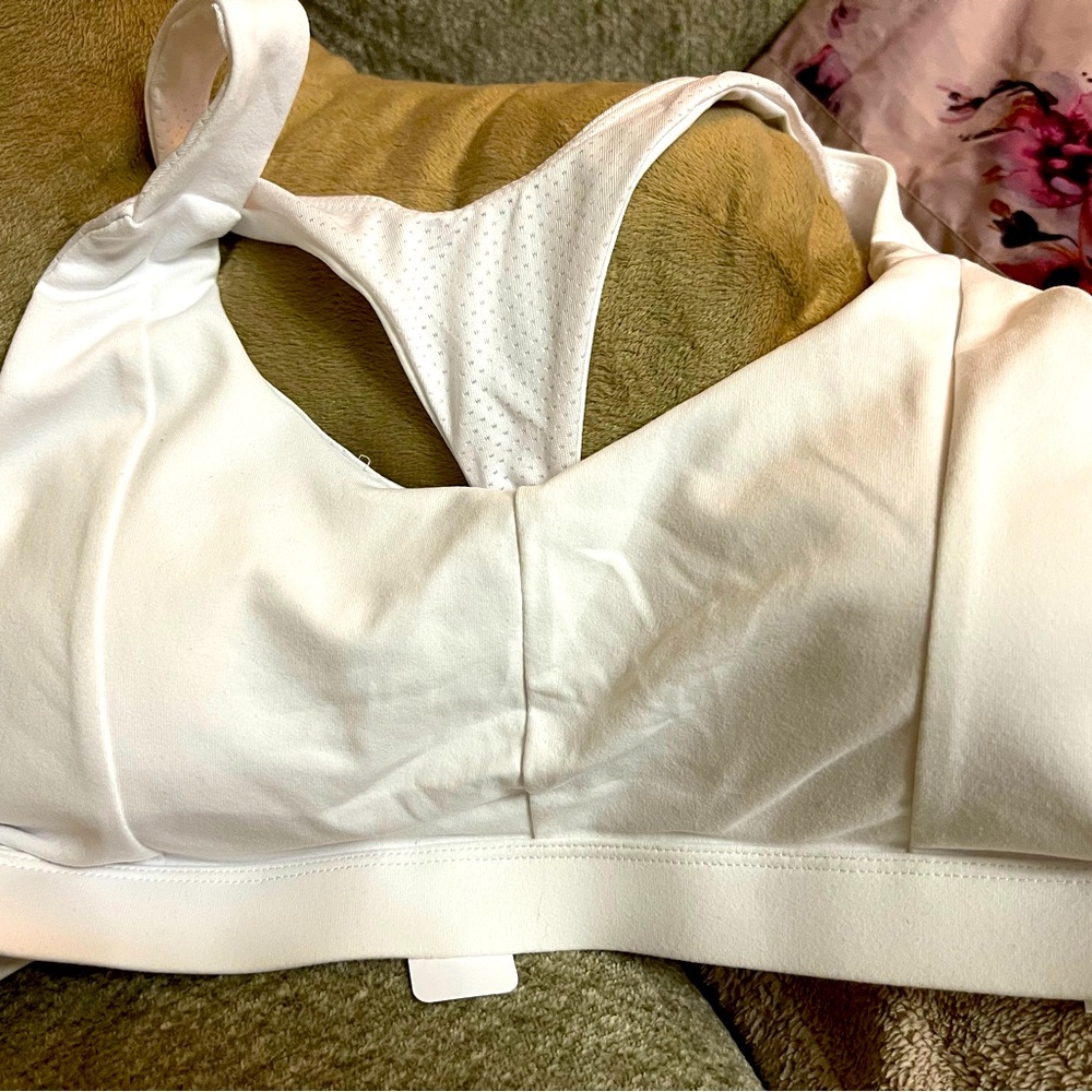 Brand new. Full support sports bra. Size XL